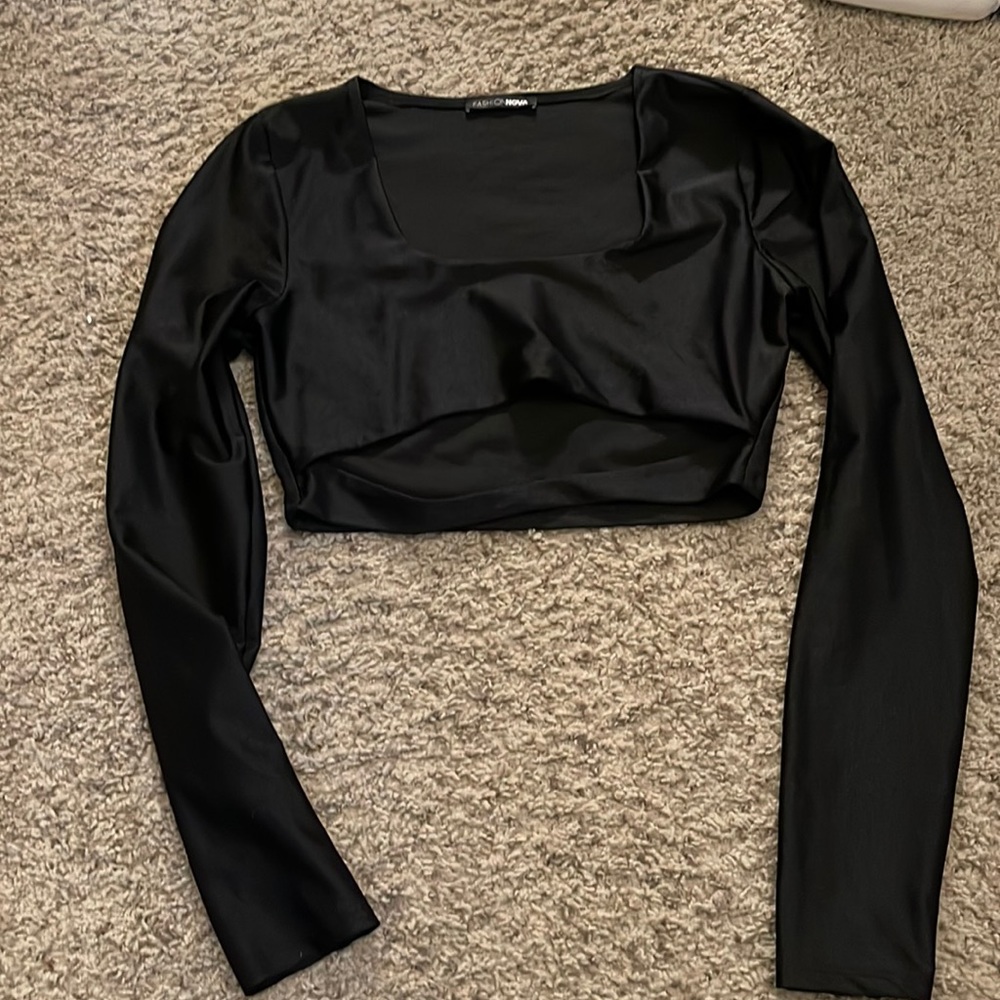 Long sleeve crop top